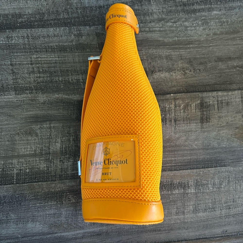 Veuve Clicquot Brut Rose Ice Jacket